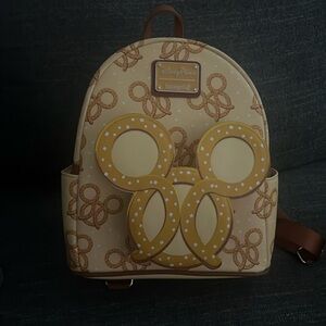 New with tags. Never used. Disney Loungefly Pretzel bag